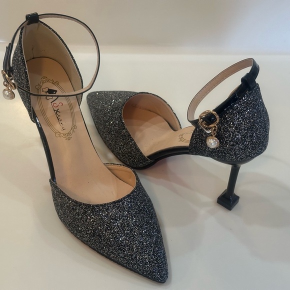 GLITTER - Black Glitter Women's 3 1/2”L Heels with Ankle Strap Size 7 NWOT - Picture 1 of 11